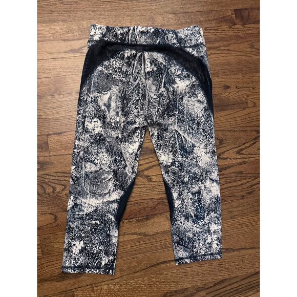 EUC Lululemon Never Still Crop *21" size 12 - Picture 10 of 10